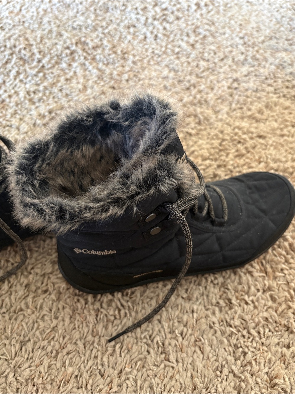 Columbia Black Quilted Lace-Up Faux Fur Collar Winter Boot